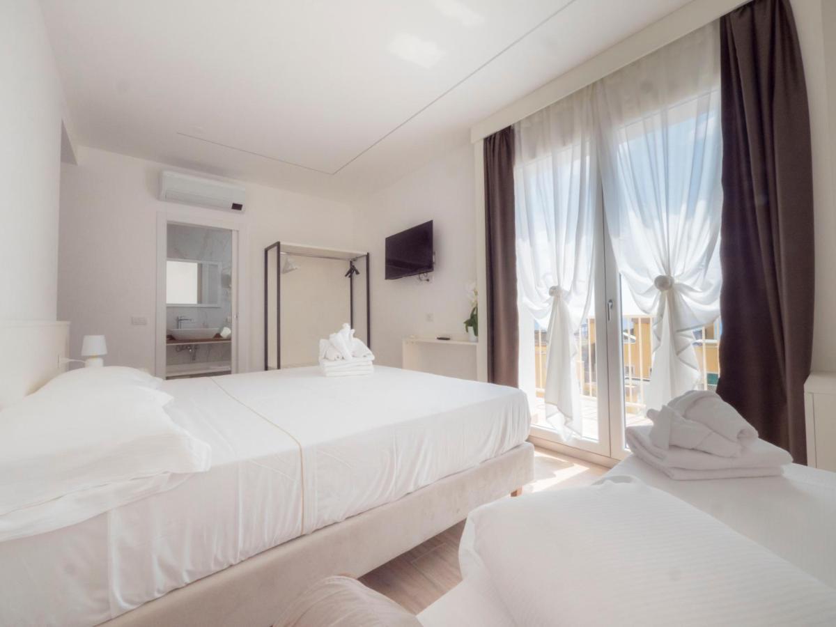 Hotel Continental Пьетра-Лигуре Экстерьер фото